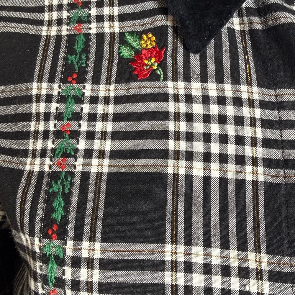 Basic Editions Holiday Plaid Button Down Shirt Em… - image 4